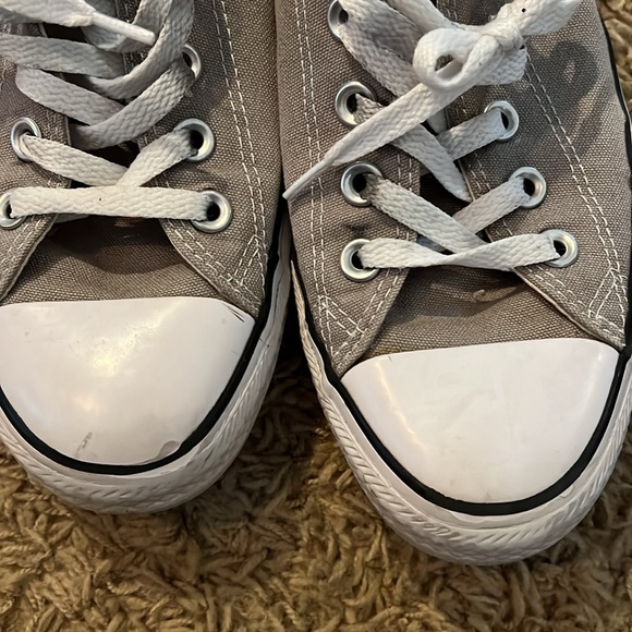 Converse Women’s size 10 - Picture 2 of 7